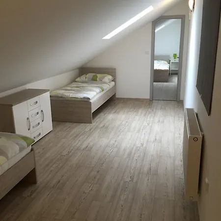 Lidicka Slavkov, 4 Person * Sławków
